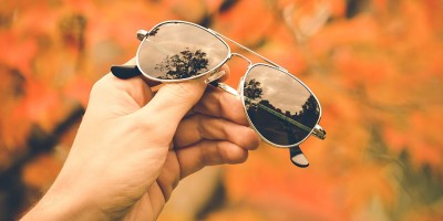 Нужны ли солнцезащитные очки осенью
